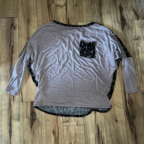 tan and cheetah print sweater - Picture 1 of 4